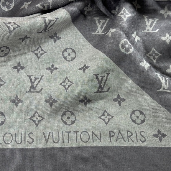 Louis Vuitton grey shawl monogramam - Picture 3 of 6